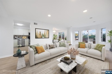 Beach Home For Sale in Edgewater, New Jersey