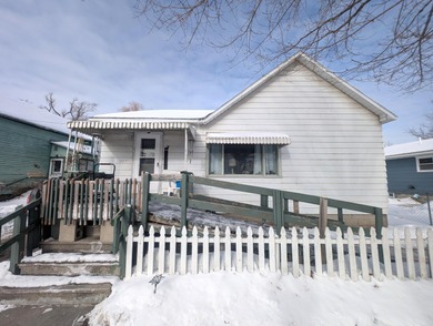 Beach Home Active Under Contract in Alpena, Michigan