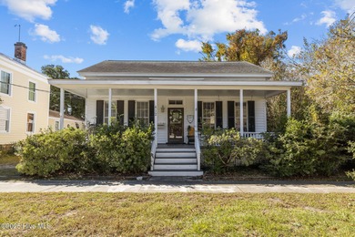 Beach Home For Sale in Beaufort, North Carolina