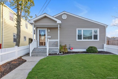 Beach Home For Sale in Lindenhurst, New York