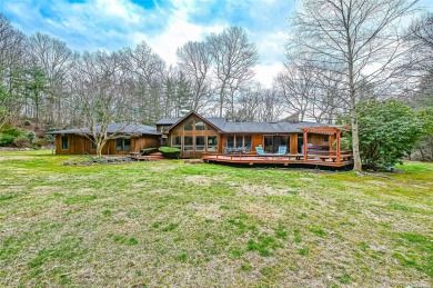 Beach Home For Sale in Laurel Hollow, New York