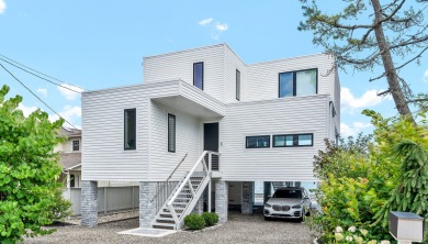 Beach Home For Sale in Milford, Connecticut