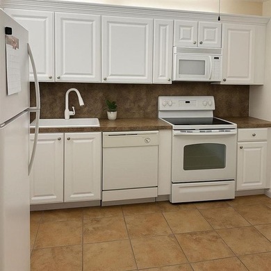 Beach Condo For Sale in Lauderhill, Florida