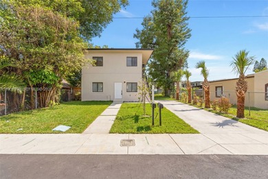 Beach Townhome/Townhouse For Sale in Miami, Florida