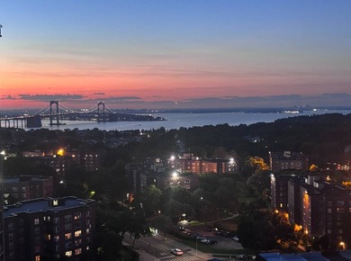 Beach Condo For Sale in Bayside, New York