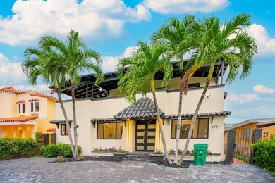 Beach Townhome/Townhouse Sale Pending in Miami, Florida