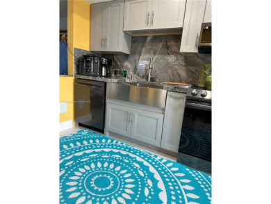 Beach Townhome/Townhouse For Sale in Miami, Florida