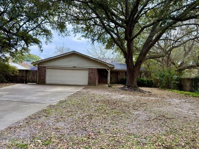 Beach Home For Sale in Pascagoula, Mississippi