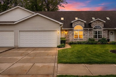 Beach Townhome/Townhouse For Sale in Chesterton, Indiana