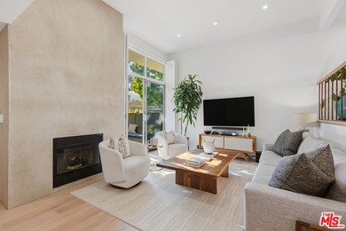 Beach Townhome/Townhouse Active Under Contract in Marina Del Rey, California