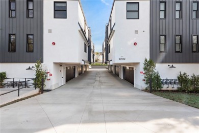 Beach Townhome/Townhouse Sale Pending in Newport Beach, California
