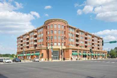 Beach Condo Active Under Contract in Chicago, Illinois