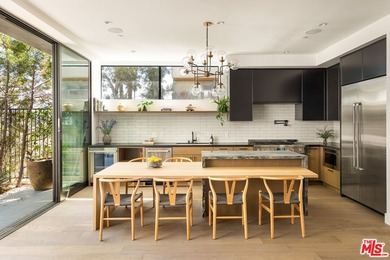 Beach Condo Active Under Contract in Santa Monica, California