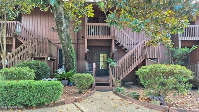 Beach Condo Sale Pending in Diamondhead, Mississippi