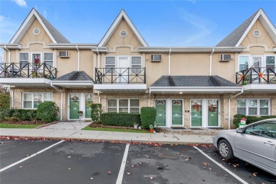 Beach Condo For Sale in Glen Cove, New York