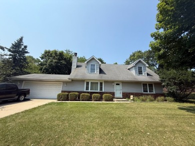 Beach Home Active Under Contract in Winthrop Harbor, Illinois