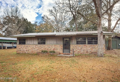 Beach Home For Sale in Ocean Springs, Mississippi