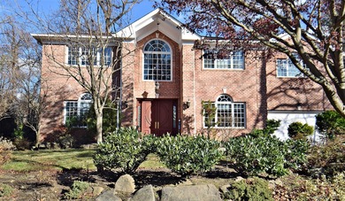 Beach Home For Sale in Great Neck, New York