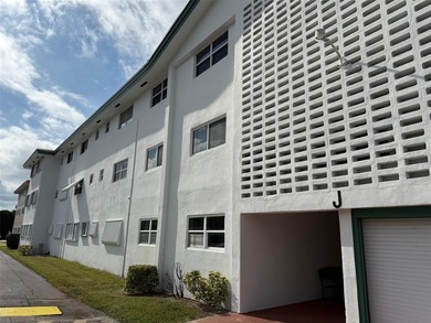 Beach Condo For Sale in Hollywood, Florida