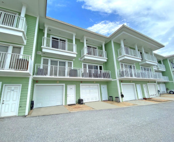 Stunning waterfront 2 bdr! Kayaks, Paddleboards & Bikes available - Beach Vacation Rentals in Pensacola Beach, Florida on Beachhouse.com
