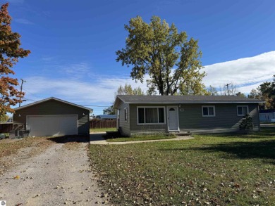 Beach Home For Sale in Oscoda, Michigan