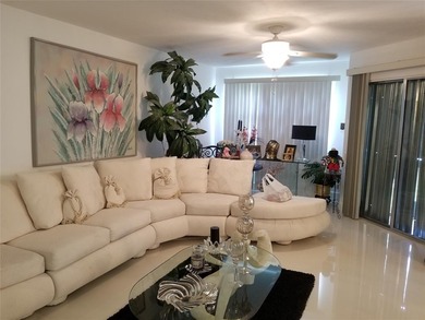 Beach Condo For Sale in Pembroke Pines, Florida