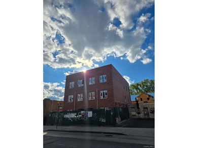 Beach Home For Sale in College Point, New York