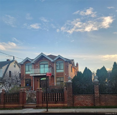 Beach Home For Sale in Whitestone, New York