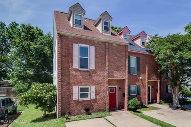 Beach Townhome/Townhouse For Sale in Gulfport, Mississippi