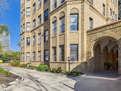 Beach Home For Sale in Chicago, Illinois