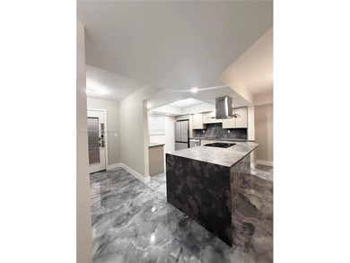 Beach Condo For Sale in Tamarac, Florida