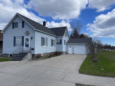 Beach Home Active Under Contract in Alpena, Michigan