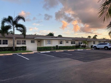 Beach Condo For Sale in West Palm Beach, Florida