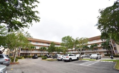 Beach Condo For Sale in Sunrise, Florida