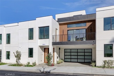 Beach Townhome/Townhouse For Sale in Redondo Beach, California