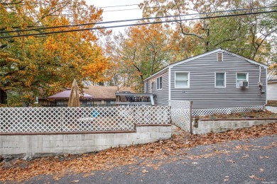 Beach Home For Sale in Baiting Hollow, New York
