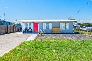 Must see charming 3-bedroom cottage nestled on the picturesque - Beach Home for sale in Rockport, Texas on Beachhouse.com