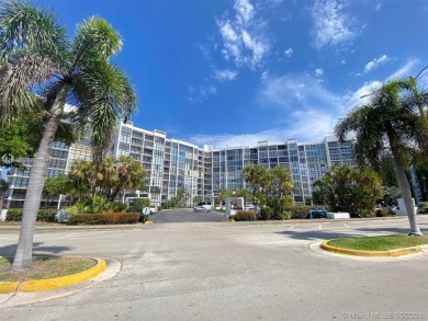 Beach Condo For Sale in Hallandale Beach, Florida