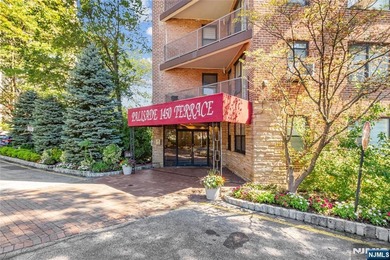 Beach Condo For Sale in Fort Lee, New Jersey