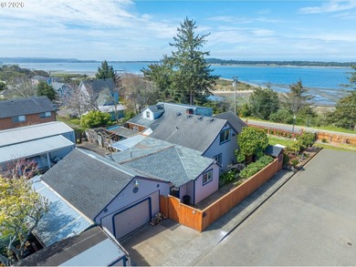 Beach Home For Sale in Coos Bay, Oregon