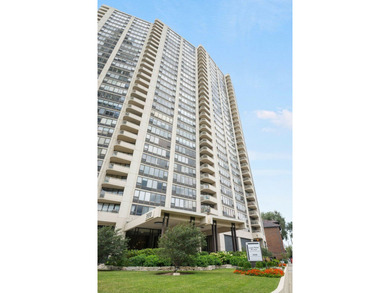 Beach Condo Active Under Contract in Chicago, Illinois