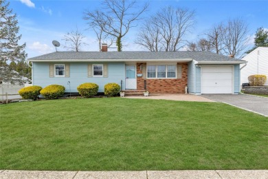 Beach Home Sale Pending in Kings Park, New York