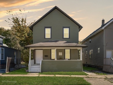 Beach Home For Sale in Waukegan, Illinois