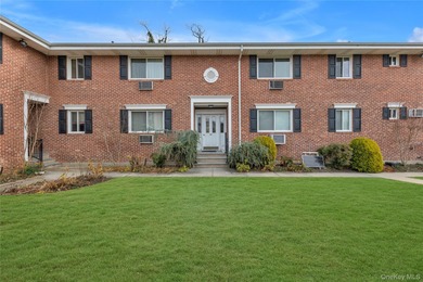 Beach Home For Sale in Amityville, New York