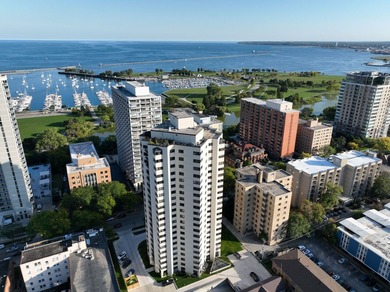 Beach Condo For Sale in Milwaukee, Wisconsin
