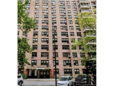 Beach Home For Sale in Flushing, New York