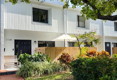 Beach Townhome/Townhouse For Sale in Lighthouse Point, Florida