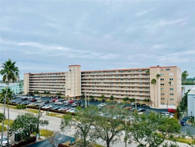 Beach Condo For Sale in South Pasadena, Florida