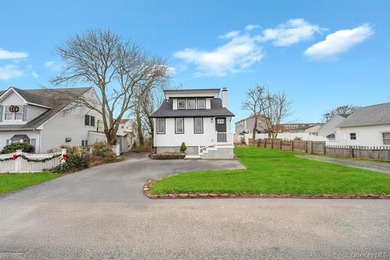 Home For Sale in Lindenhurst image photo picture