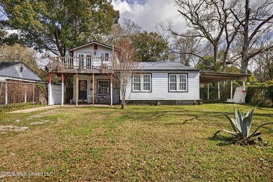 Beach Home For Sale in Pascagoula, Mississippi